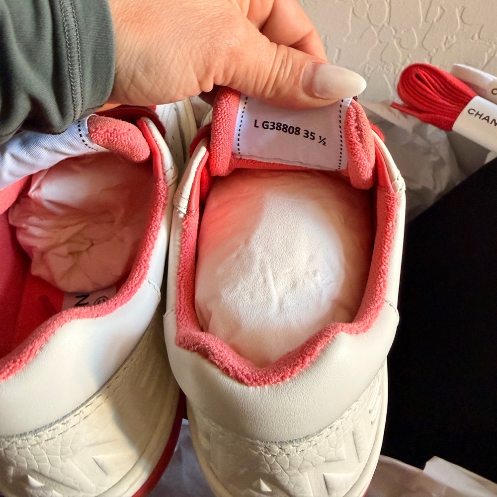CHANEL Grained Calfskin Fabric Womens Logo Sneakers 39 White Red - Picture 6 of 15